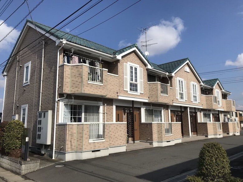 アパートで雨漏りした際の対応方法 賃貸で雨漏りした場合の修理費用は誰が負担するの 余計な費用を負担しないための解説