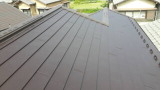 ガルバリウム鋼板による音の原因と対処方法 金属屋根の遮熱の伸縮音と響く雨音を解説