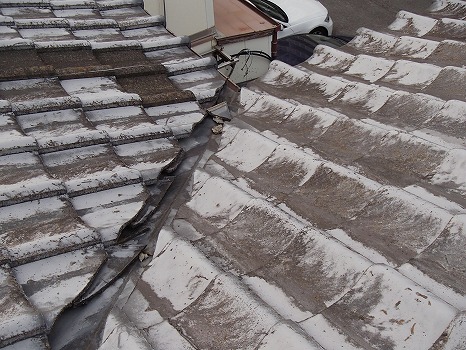 コロニアル屋根の雨漏り