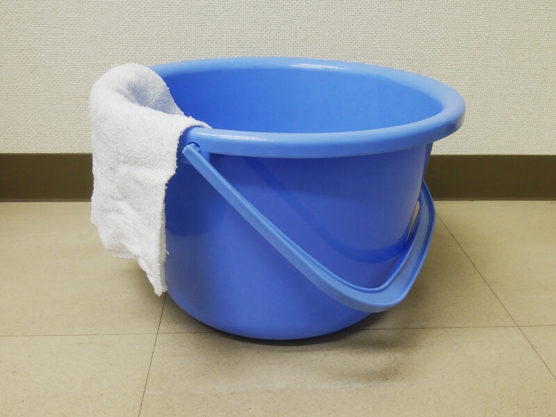 雨漏り バケツ 受け皿